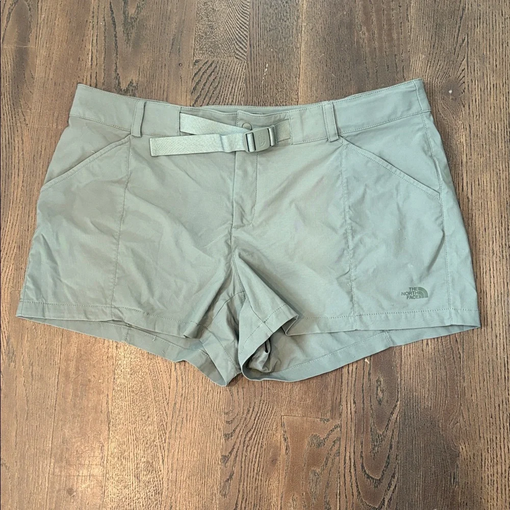 The North Face Paramount Women's Olive‎ Shorts